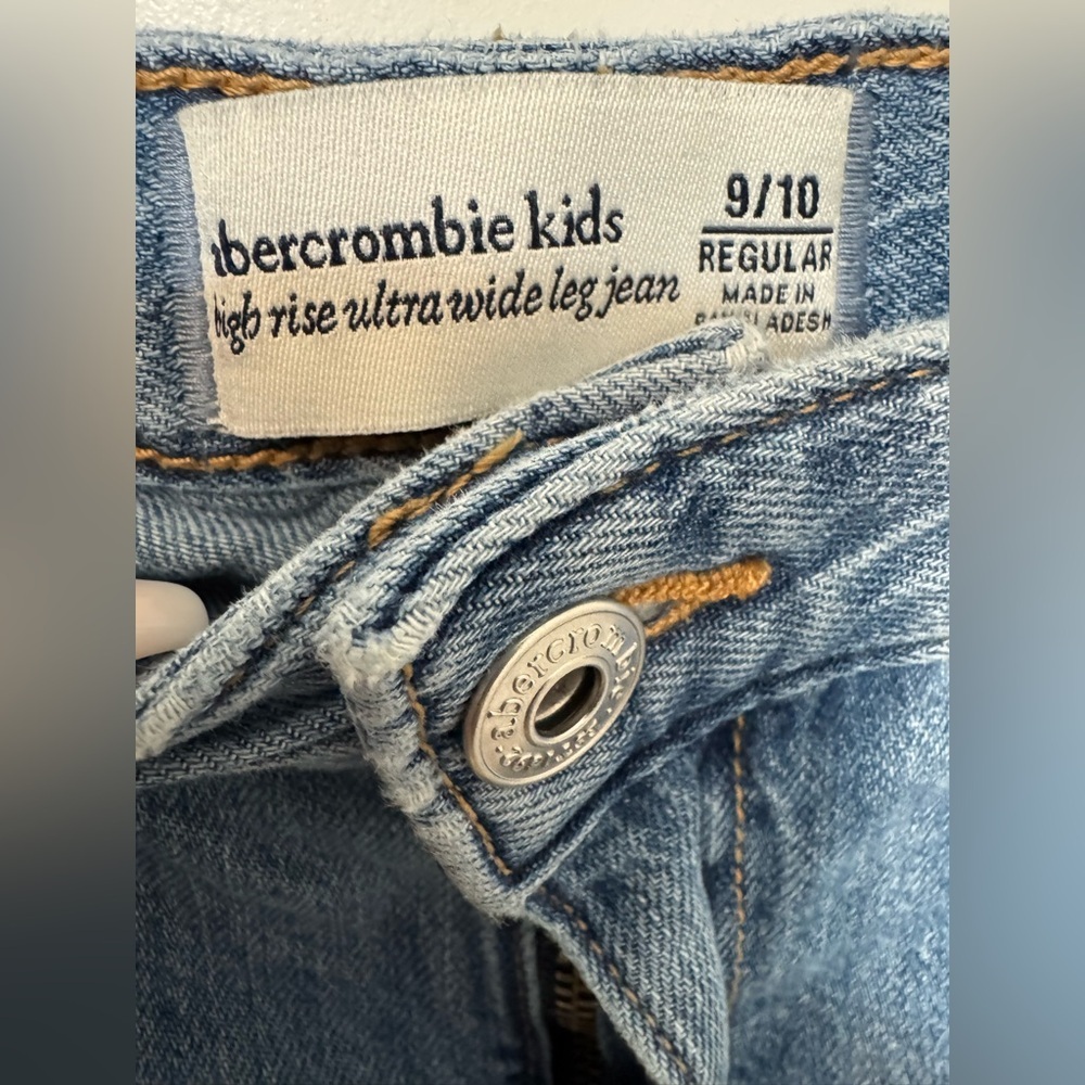 Abercrombie Kids Light Blue Hi rise wide leg Jeans Size 9/10 - Picture 3 of 4